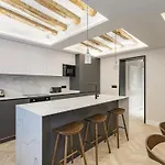 Cosy And Stylish Apartment In A Lively Area Of Rome