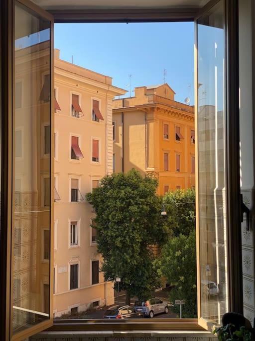 Cosy And Stylish In A Lively Area Of Rome