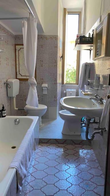 Apartment Cosy And Stylish In A Lively Area Of