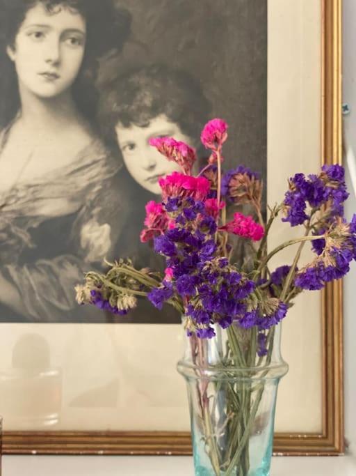 Cosy And Stylish In A Lively Area Of Apartment