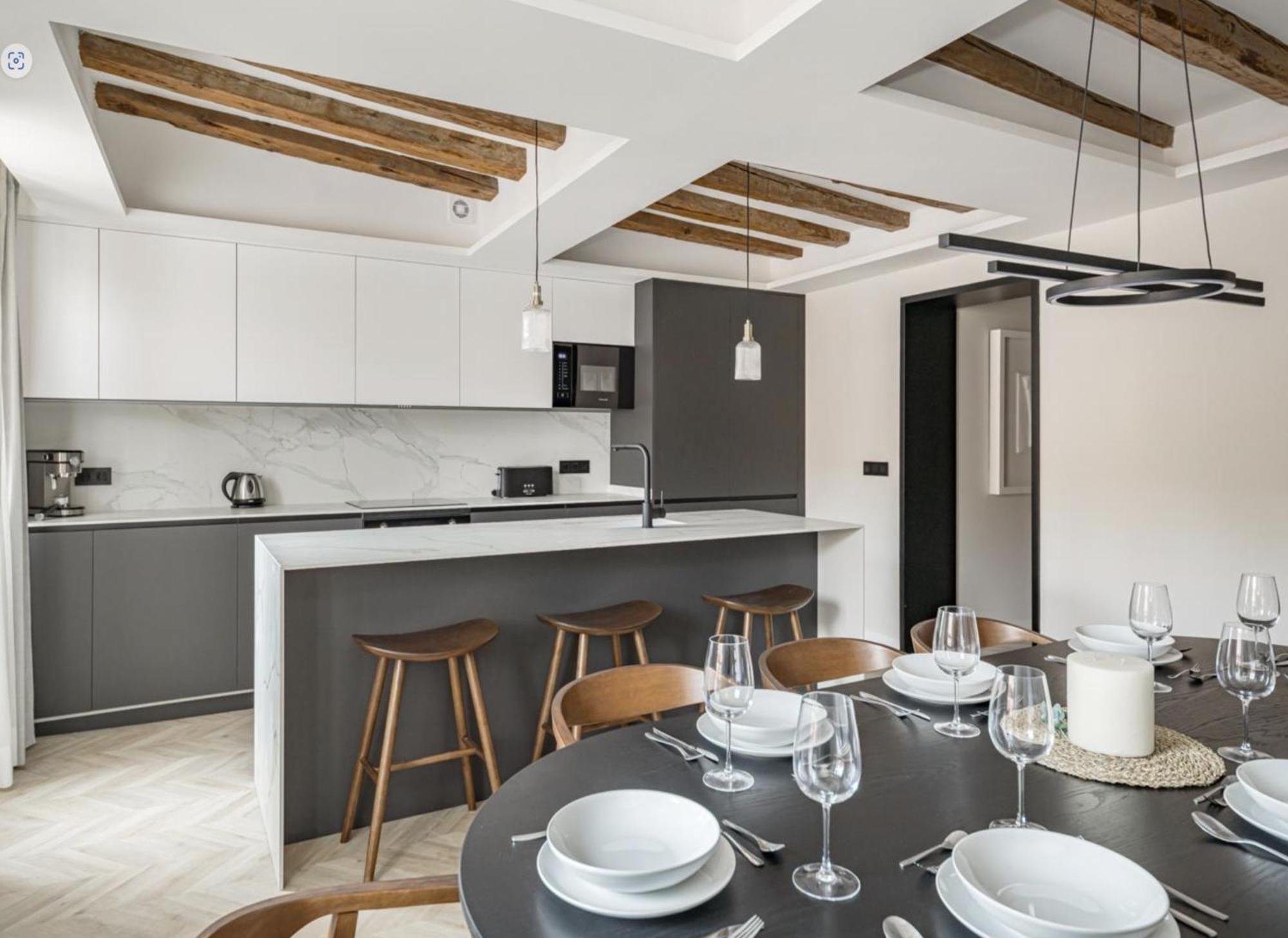 Apartment Cosy And Stylish In A Lively Area Of